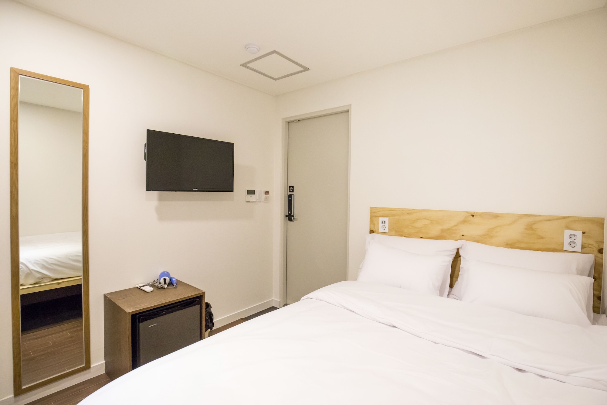 Room, Triple, 1 Double and 1 Single Bed