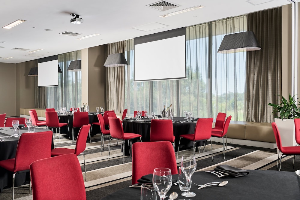 FRASER SUITES PERTH 62/67