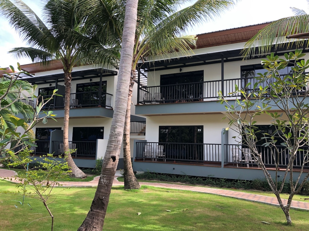 Noble House Beach Resort 2/63