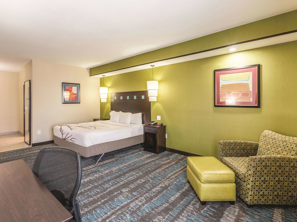 La Quinta Inn & Suites by Wyndham Dallas Grand Prairie South 21/44
