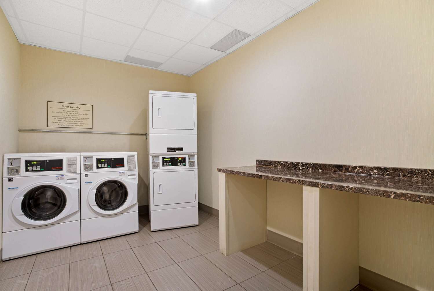 La Quinta Inn & Suites by Wyndham Springfield MA 10/43