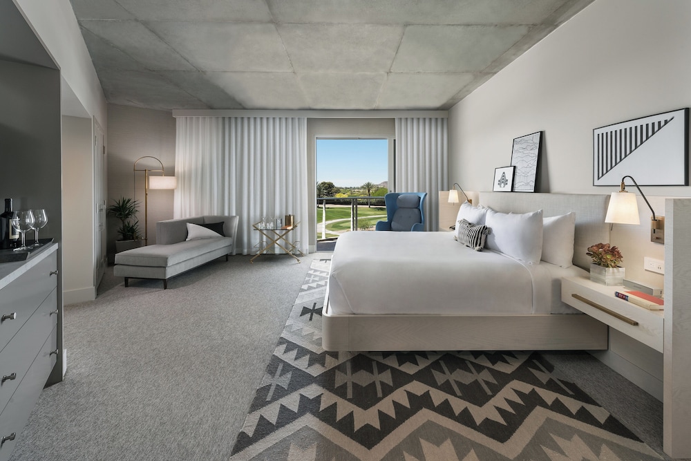 Presidential, Camelback, Suite, King Bed