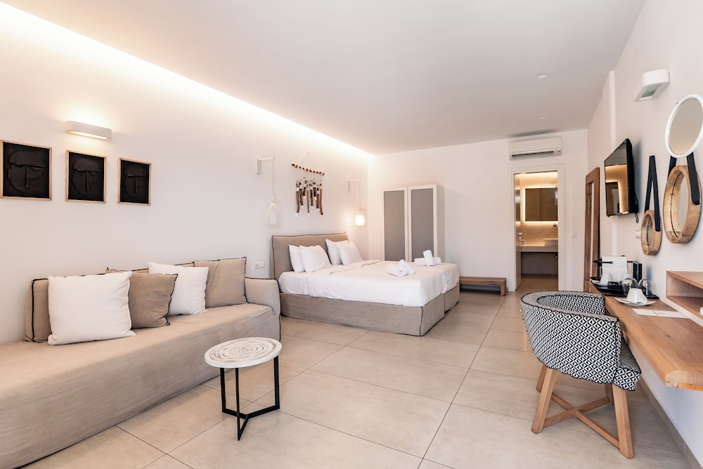 Super Paradise Hotel 26/65