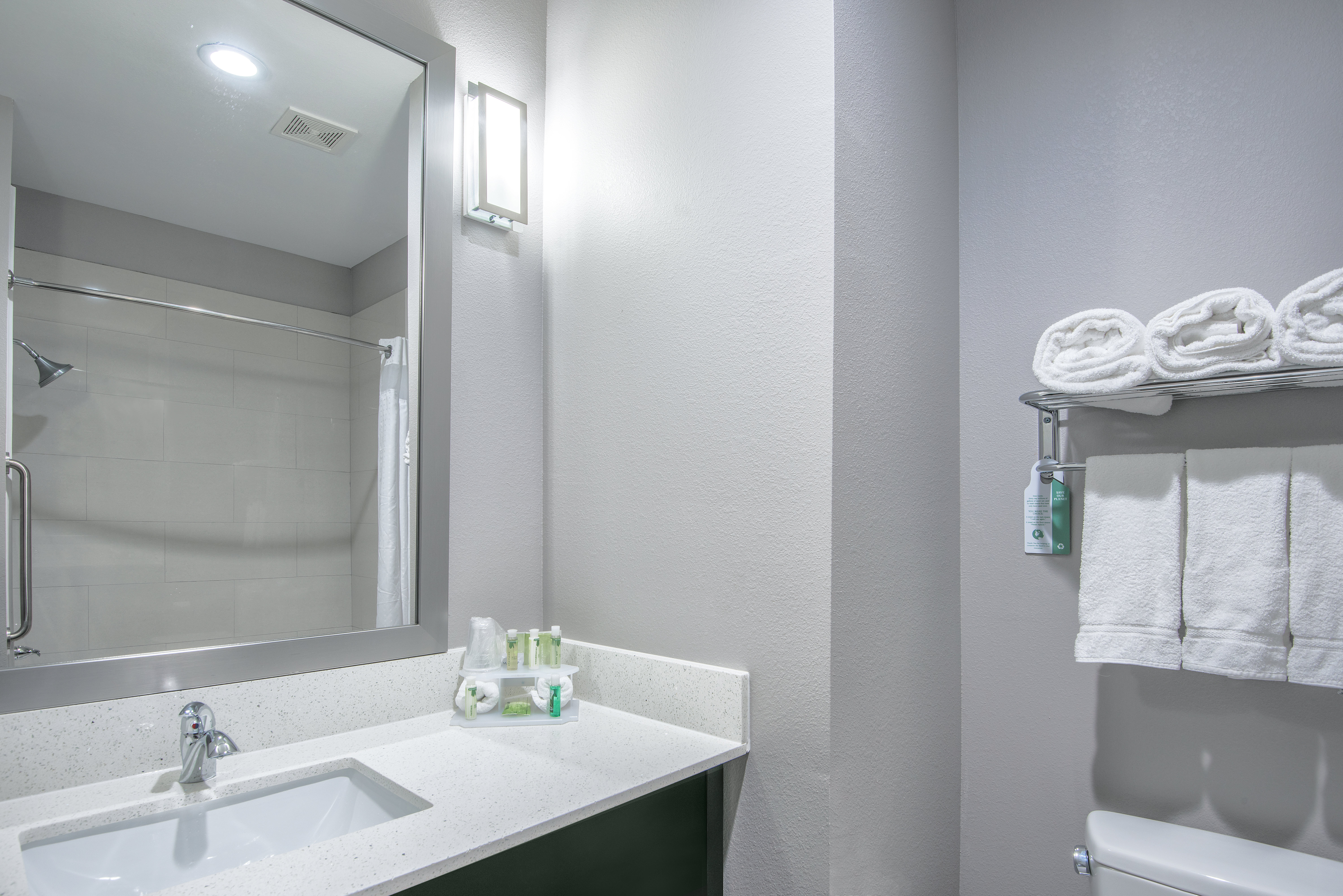 Holiday Inn Express Suites Houston North Iah Area 44/44