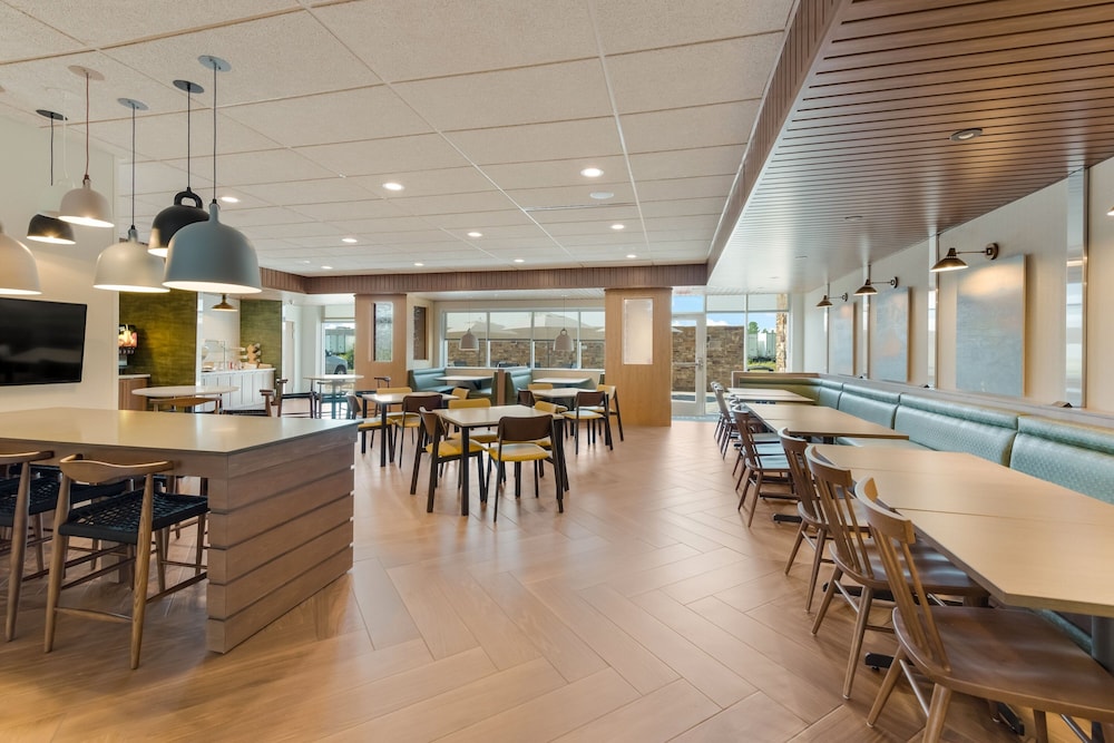 Fairfield Inn & Suites by Marriott Columbus Canal Winchester 13/20