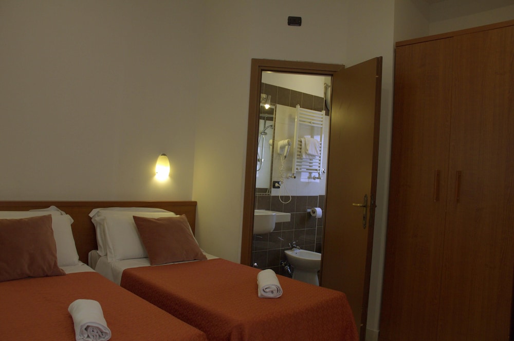 Hotel Ciao 12/69