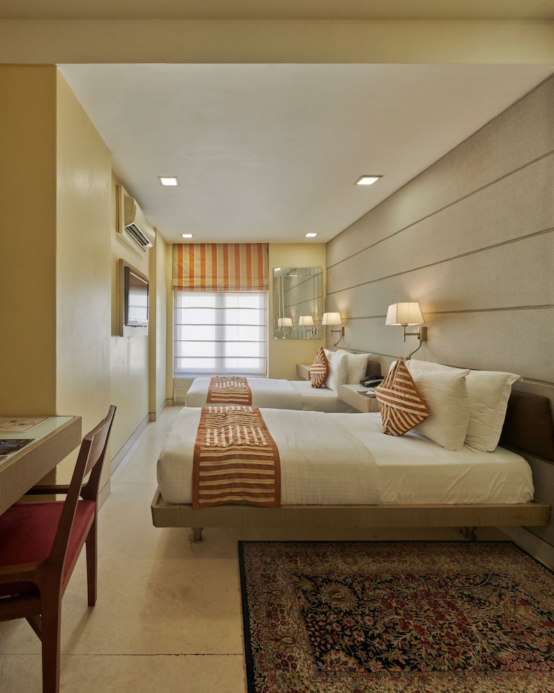 DELUXE, TWIN BEDS