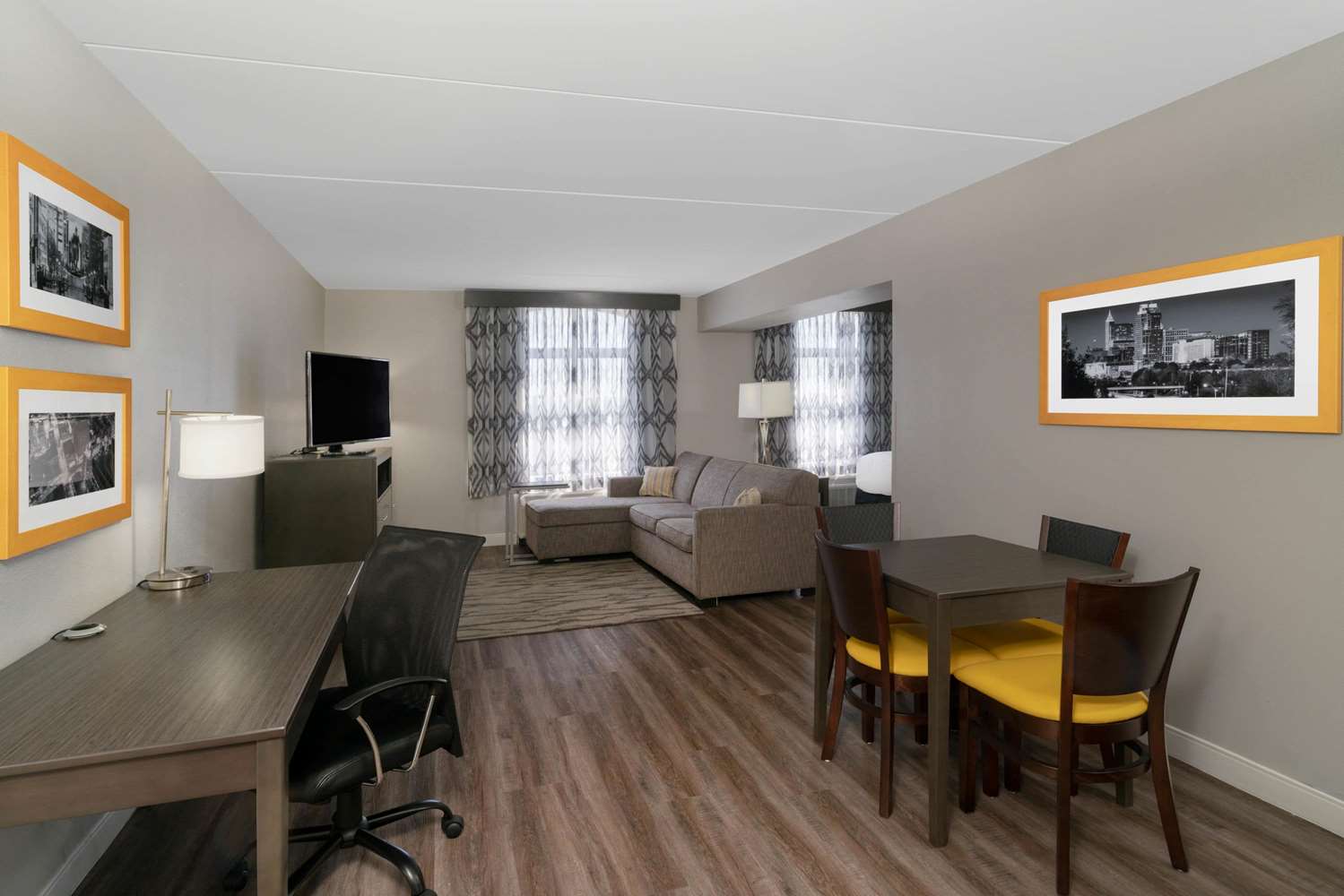 La Quinta Inn and Suites by Wyndham Raleigh Downtown North 38/47