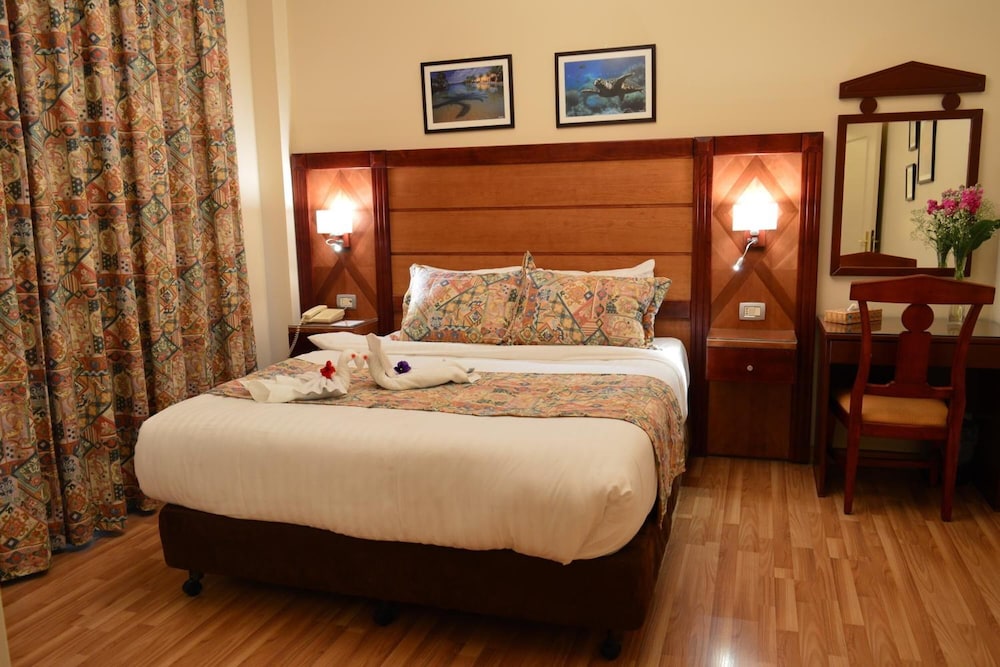 Comfort Hotel Suites 11/48