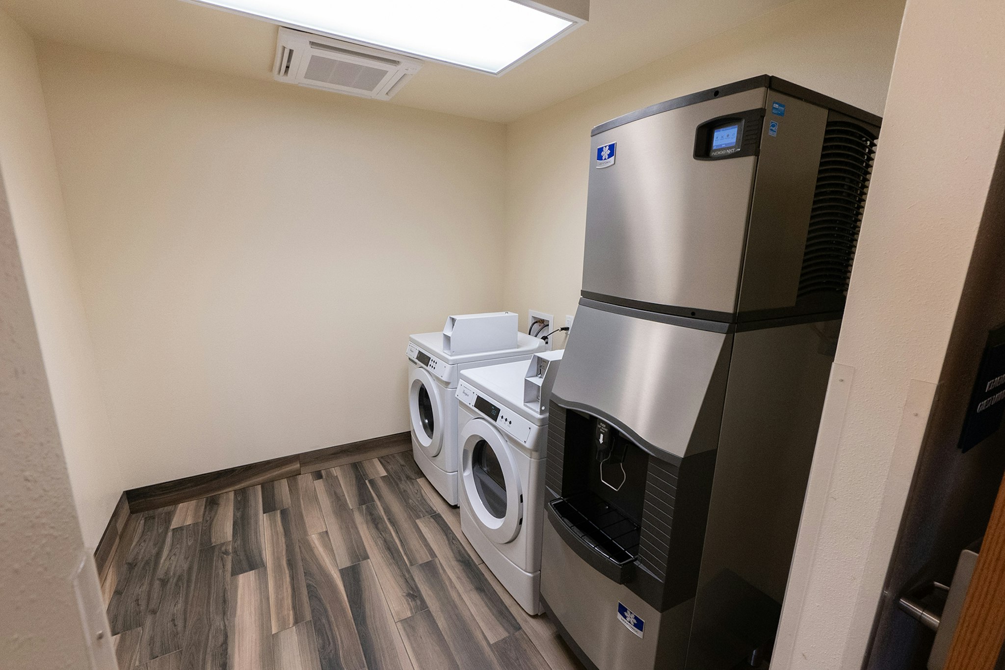 Cobblestone Hotel & Suites-Sheldon 24/27