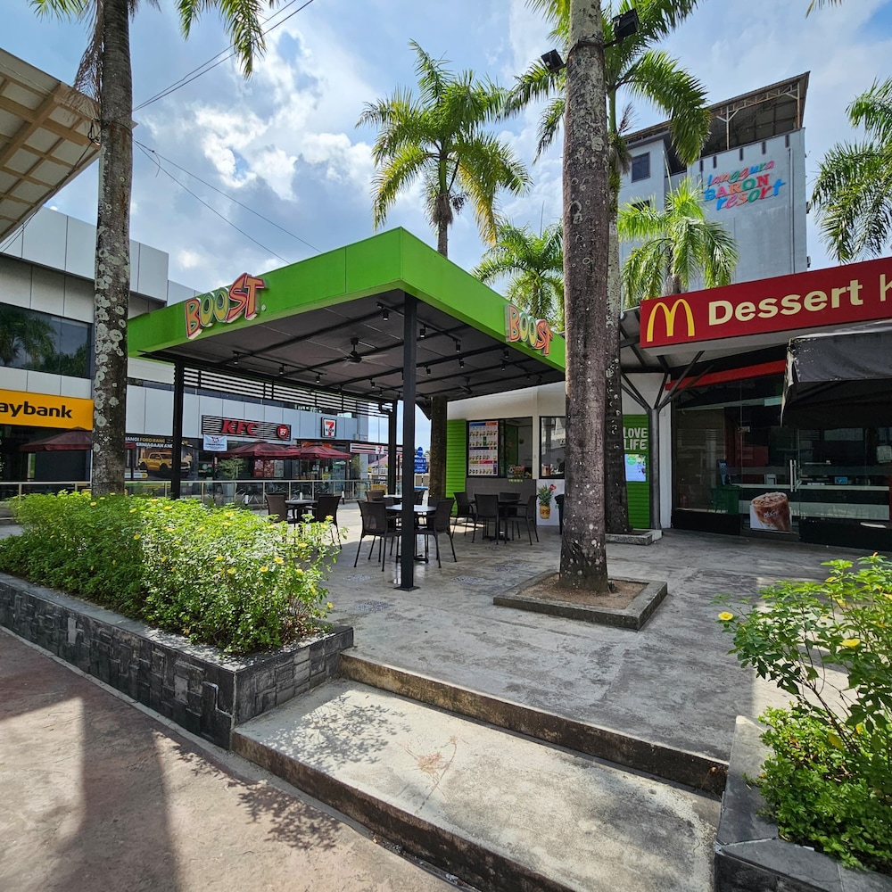 Cenang Plaza Beach Hotel 40/50