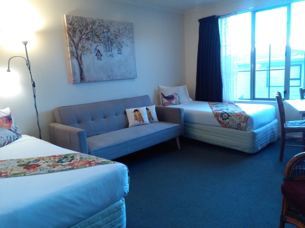 Colonial Lodge Motel 23/28