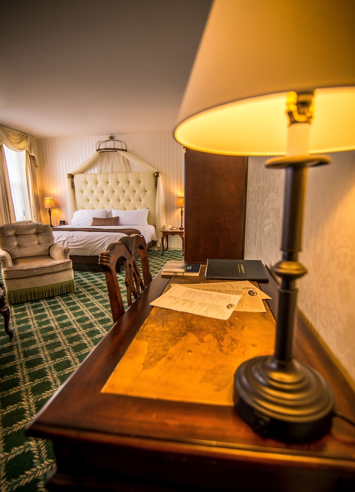 Landmark Inn 42/58
