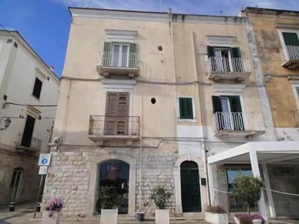 Suite Home Trani 2/50