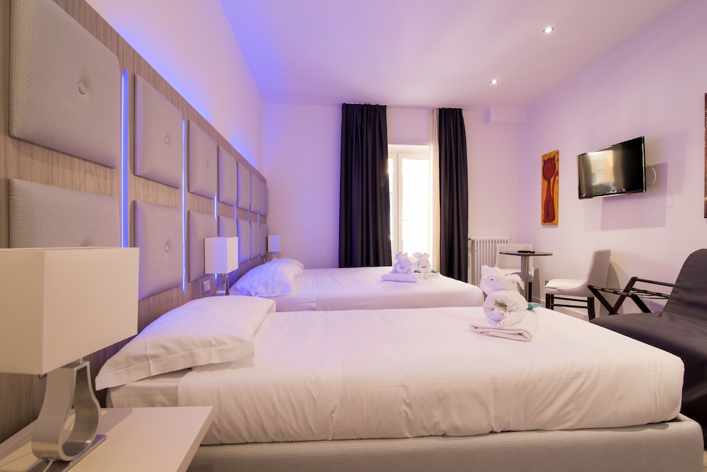 2 BEDROOMS, SUITE, BALCONY