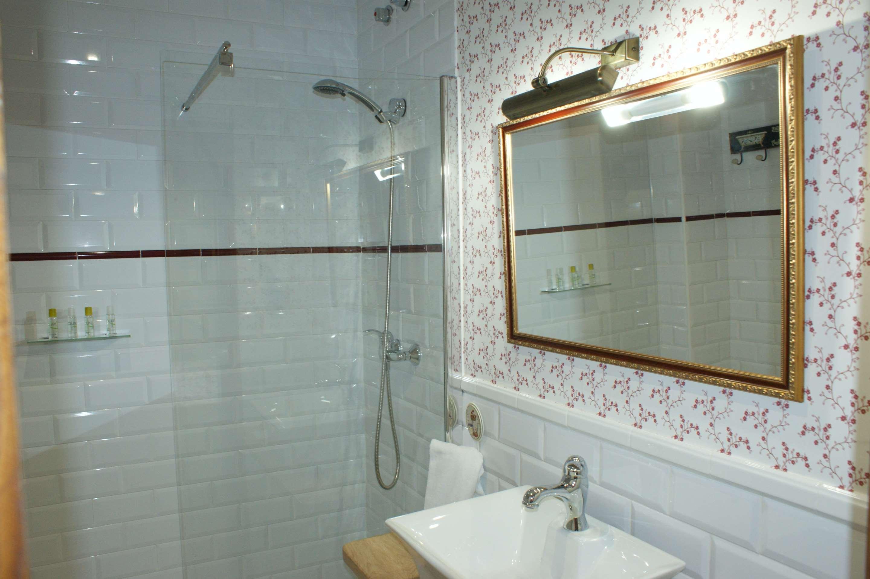 Hotel Colonial de Santillana 55/58