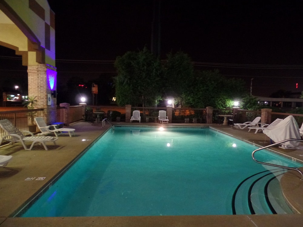 Days Inn By Wyndham Conway 3/33