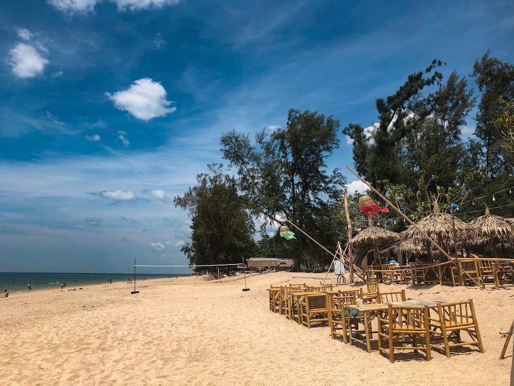 Lanta Palm Beach Resort 48/60