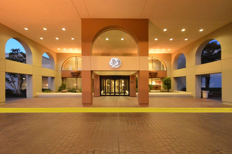 Doubletree By Hilton Newark Fremont 8/76