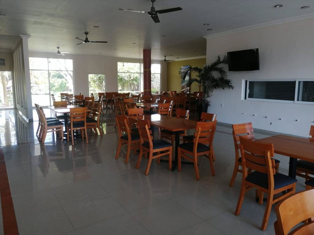 Hotel Js 24/43