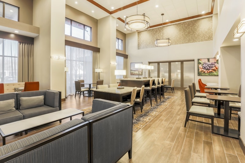Hampton Inn & Suites Windsor - Sonoma Wine Country 23/40