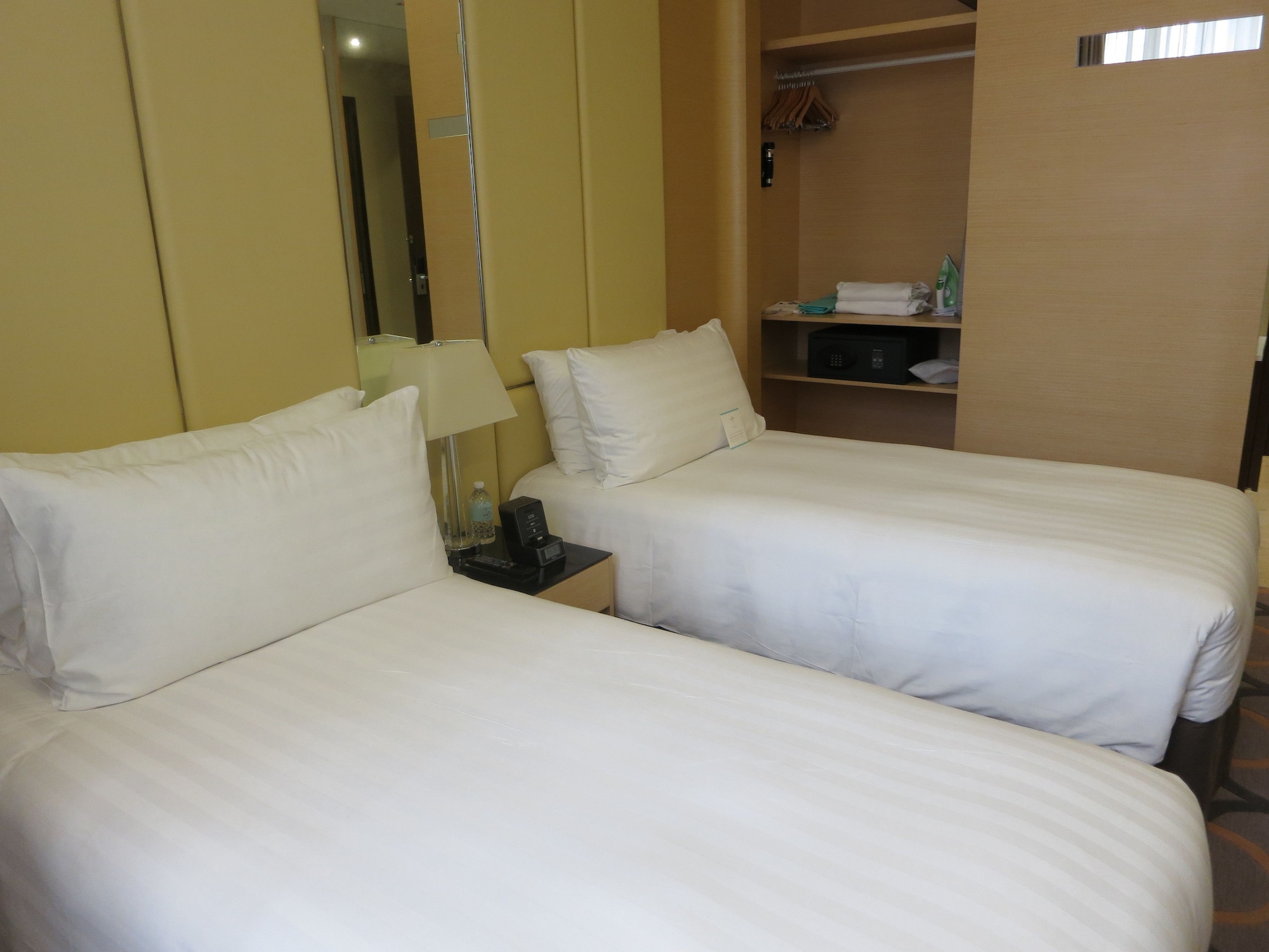 DORSETT, KING BED