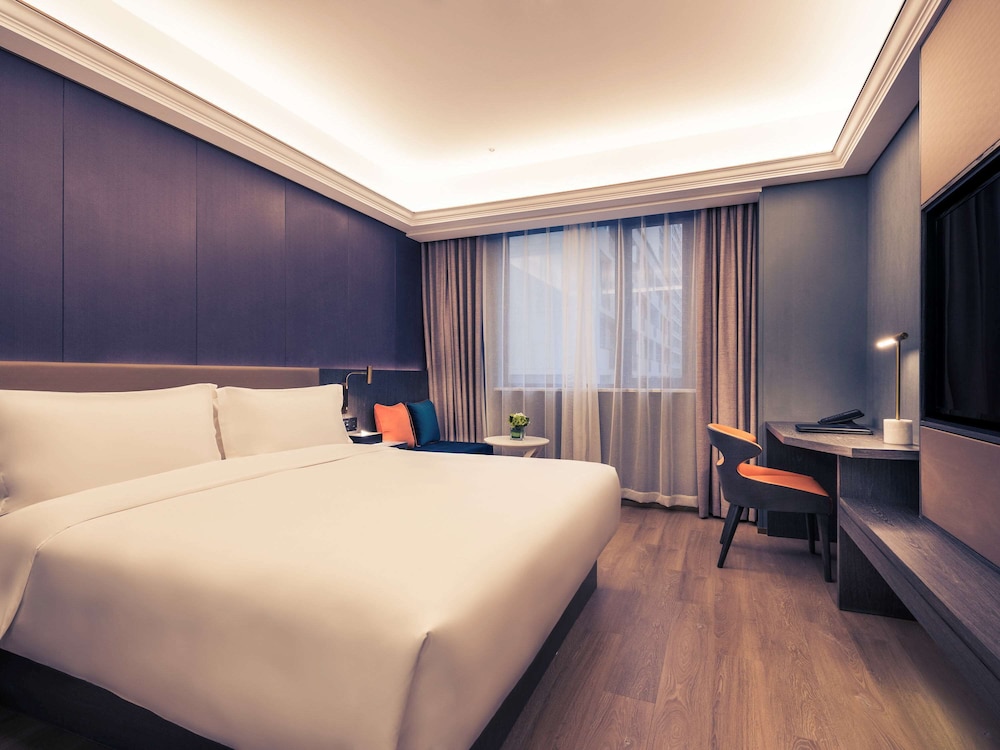 DELUXE, KING BED