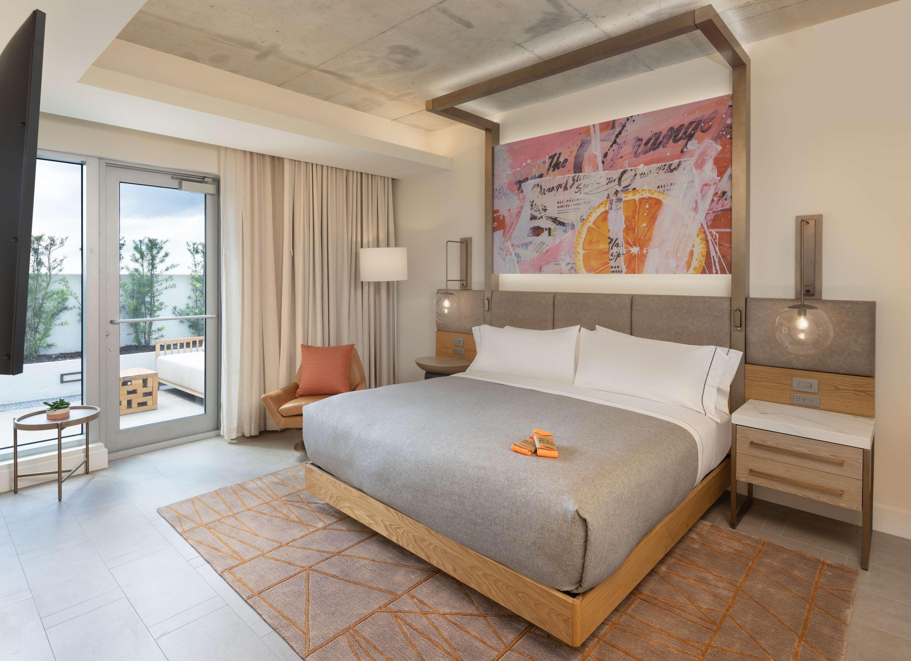 Suite, Balcony