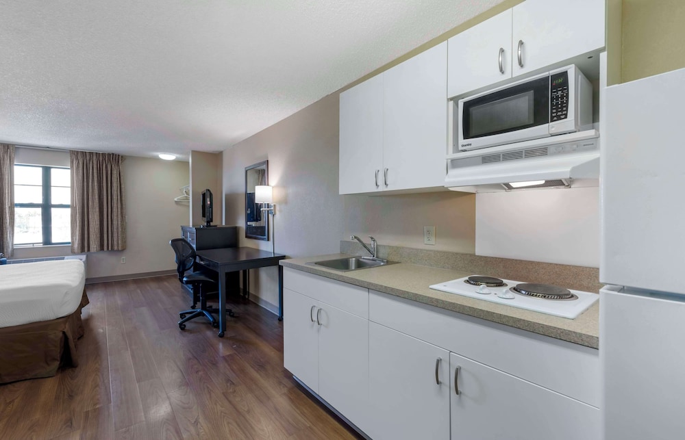 Extended Stay America Suites Orange County Katella Ave 32/51