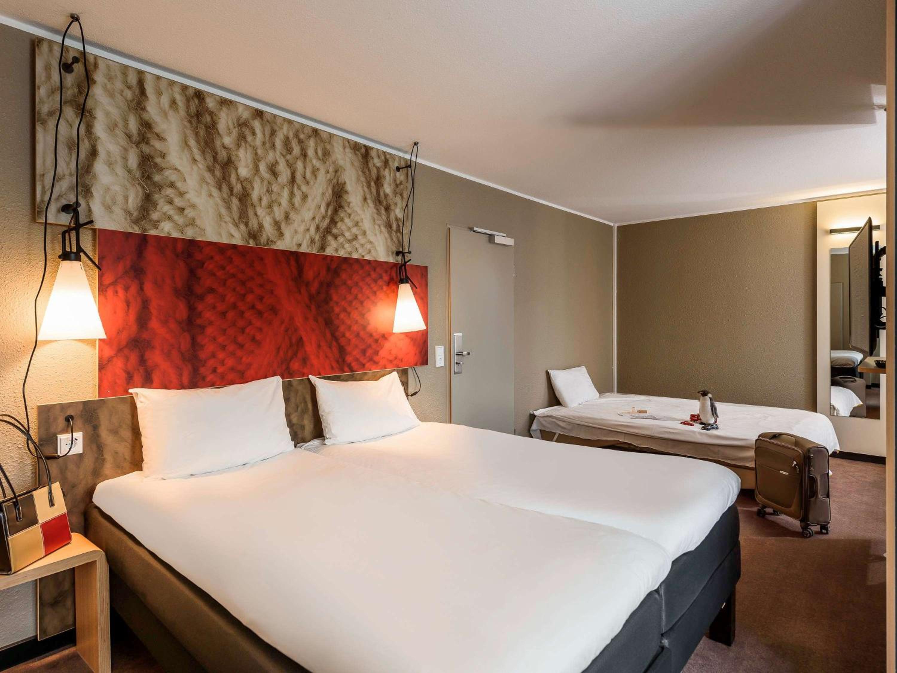 Superior, Double Bed, Riverside, Sofa، Ibis Frankfurt Centrum 2/9