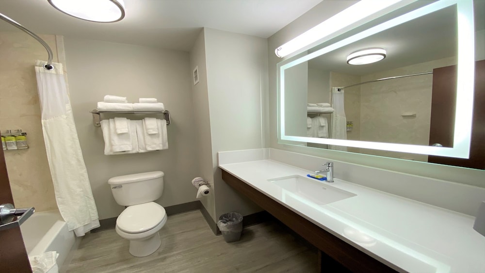 Holiday Inn Express Suites Somerset Central 74/76