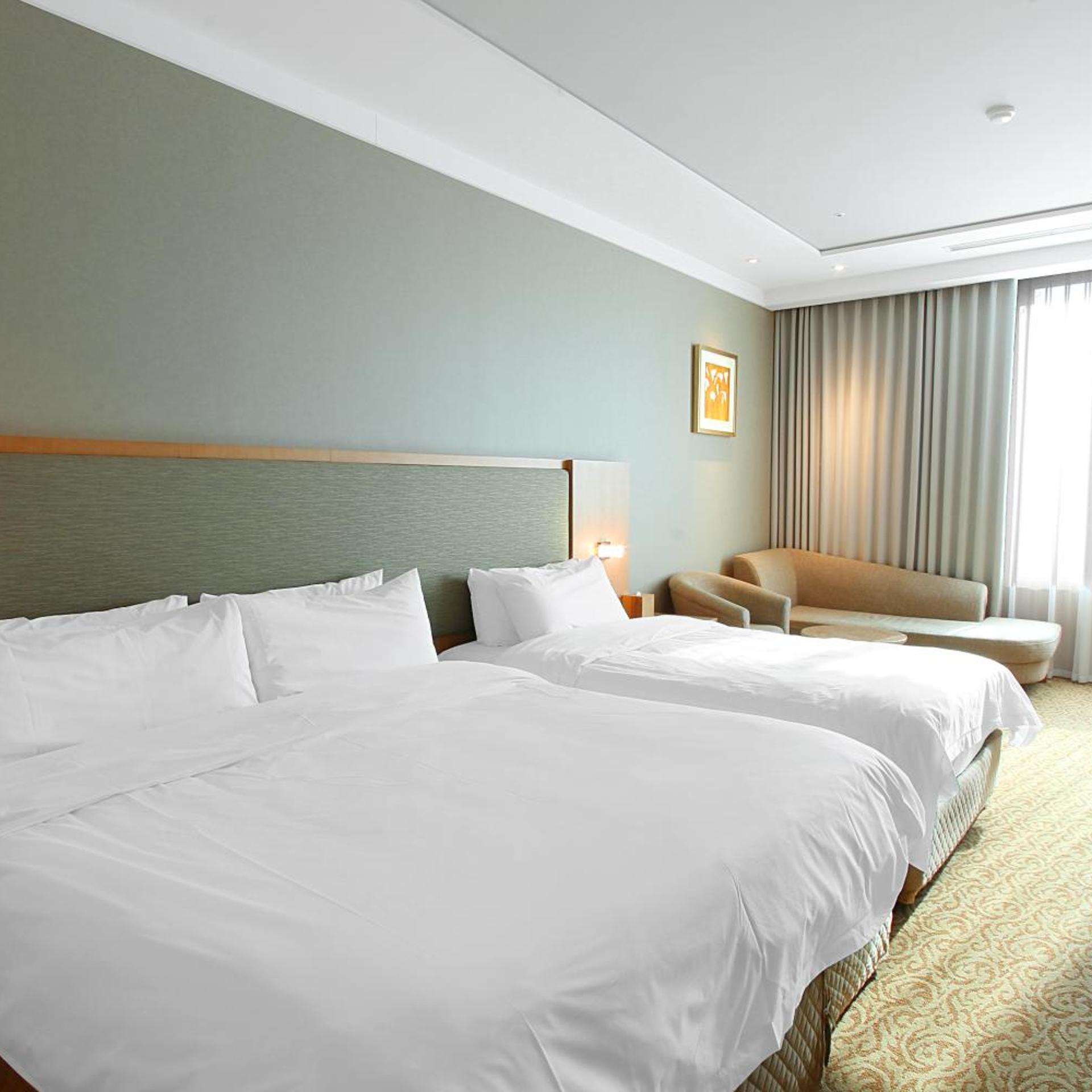 Grand, Hollywood, Twin Beds