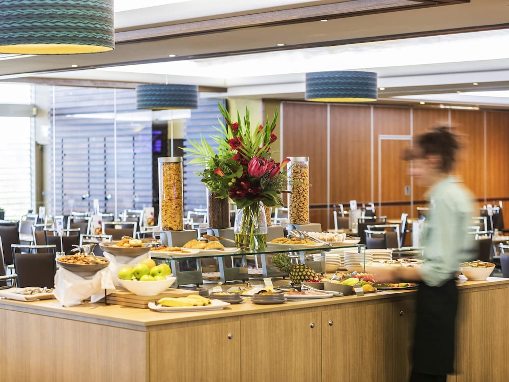 Mercure Canberra Belconnen 9/69