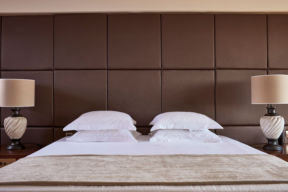 Grecian Park Hotel 43/75