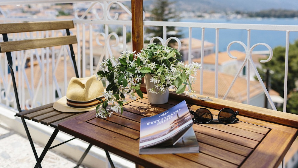 Dimitra Boutique Hotel 51/54