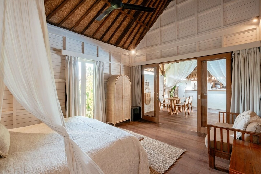 Castaway Resort 12/48