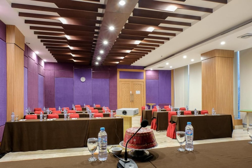 Almadera Hotel D H Quality Plaza Hotel Makassar 49/52