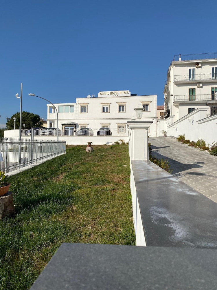 Grand Hotel Royal 40/48