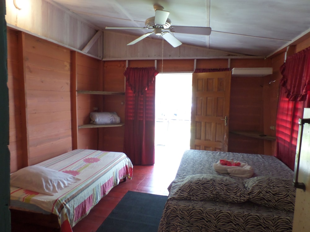 Beach Road Cottages At Jah Bs 9/29