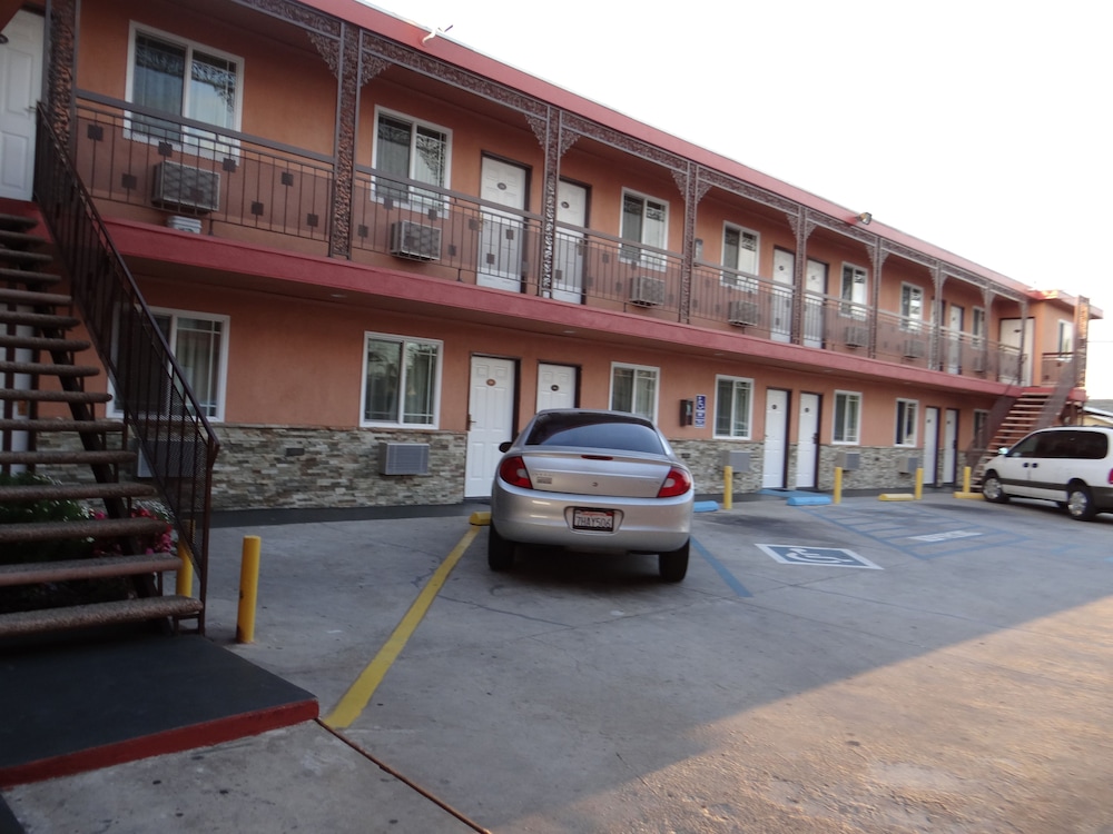 Travel Inn Motel 17/34