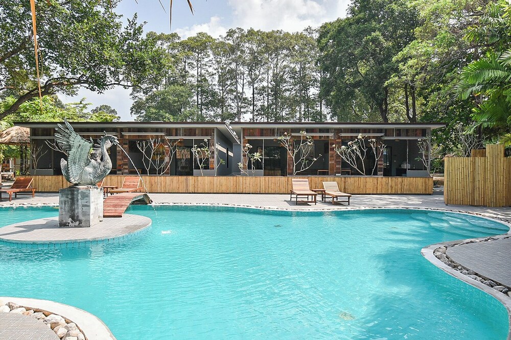 Villa Cha Cha Chaolao Beach Resort 55/60