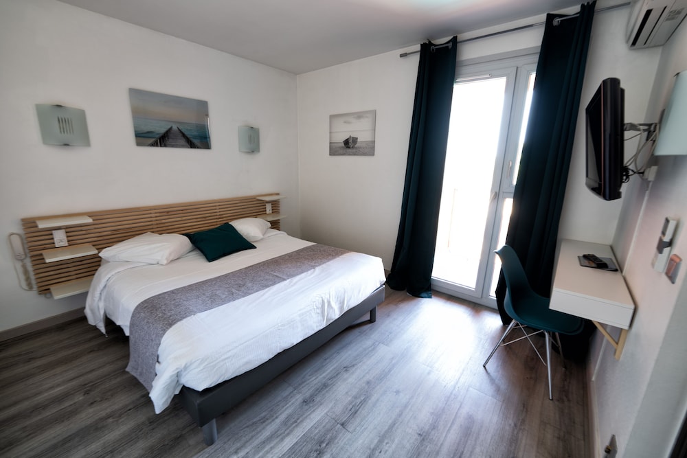 Hotel Aquarius 6/41
