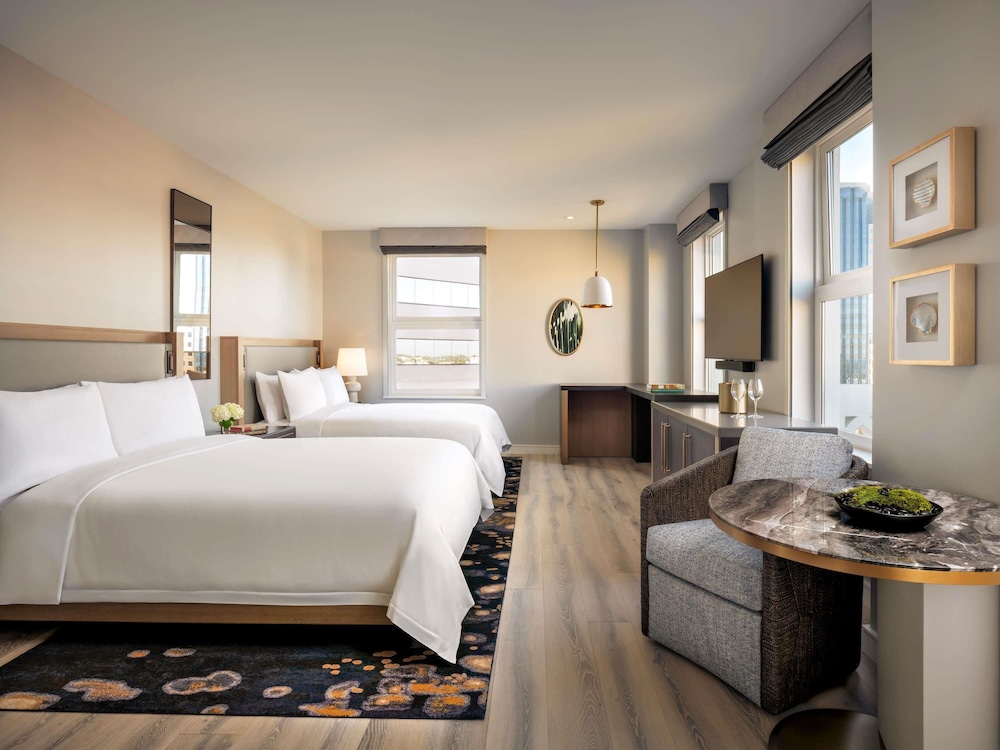 Fairmont, 2 Queen Beds, Accessible 4/7