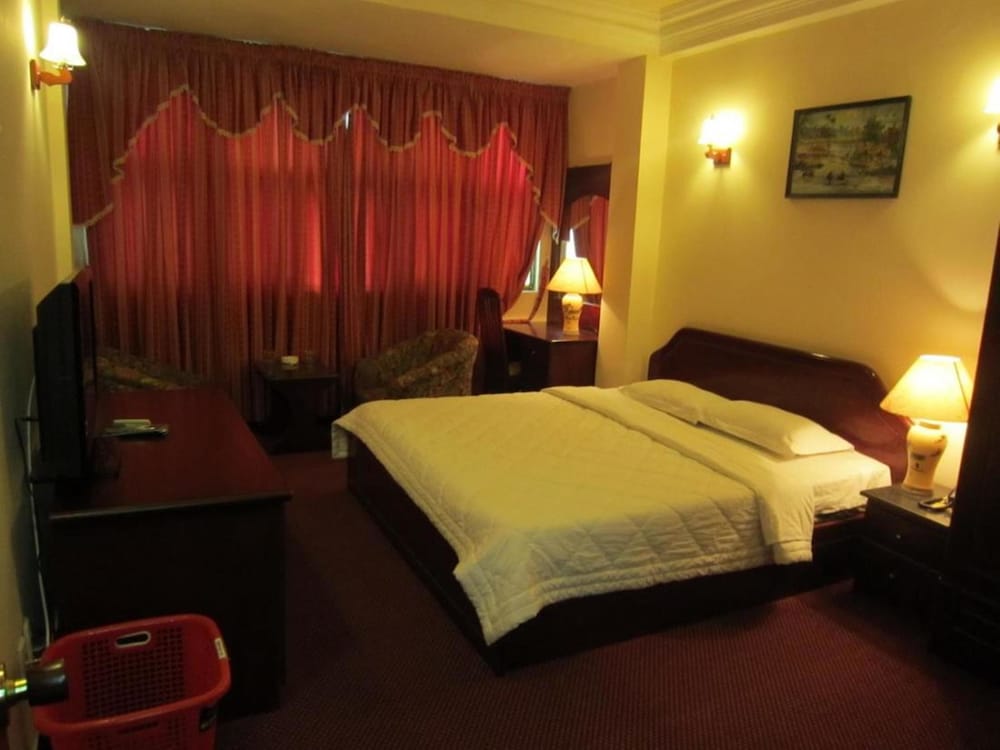The Sun Hotel 20/25