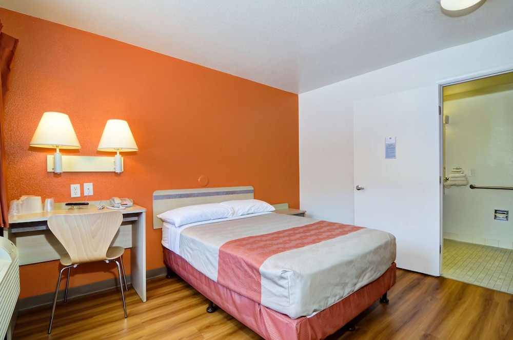 Motel6 Palm Springs, CA - East - Palm Canyon 18/50