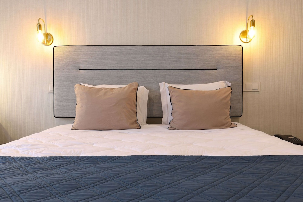 Hotel America 32/50