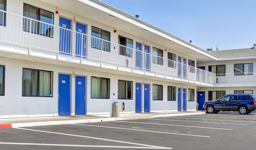 Motel6 Medford, OR 33/40