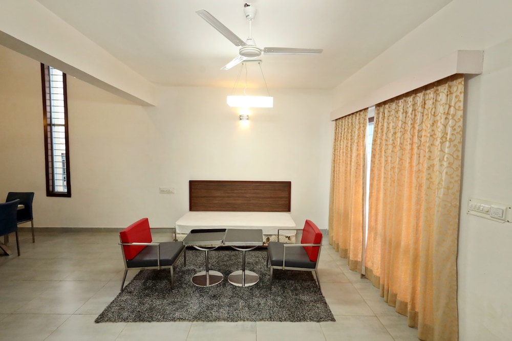 Humming Bird Resort 30/50