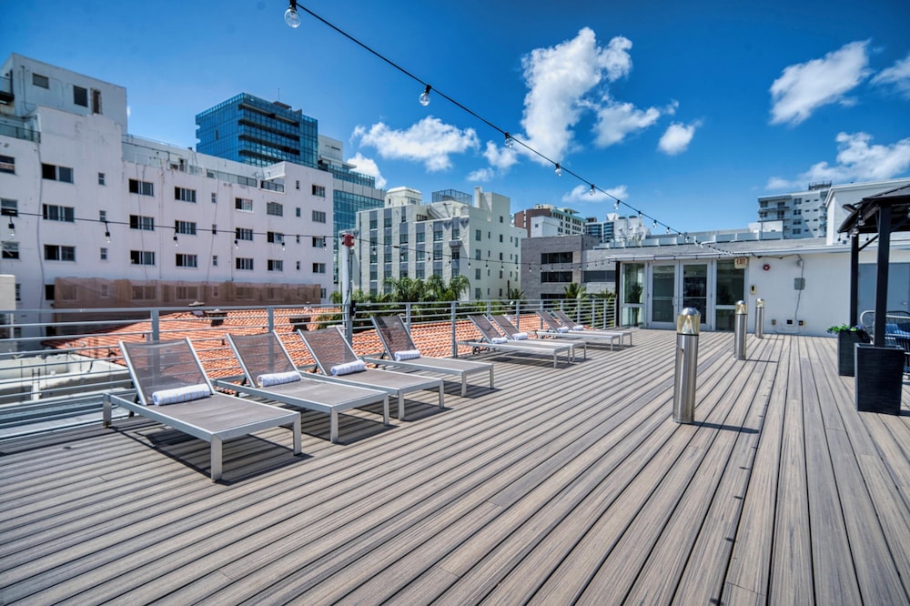 Samantha Apartments by Lowkl 40/46