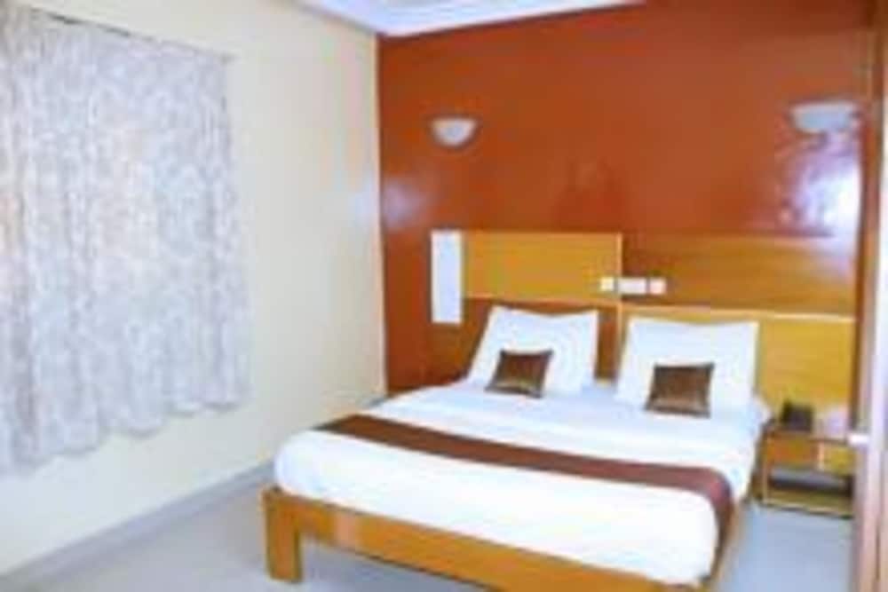 Les Hotels Eulis 1/8